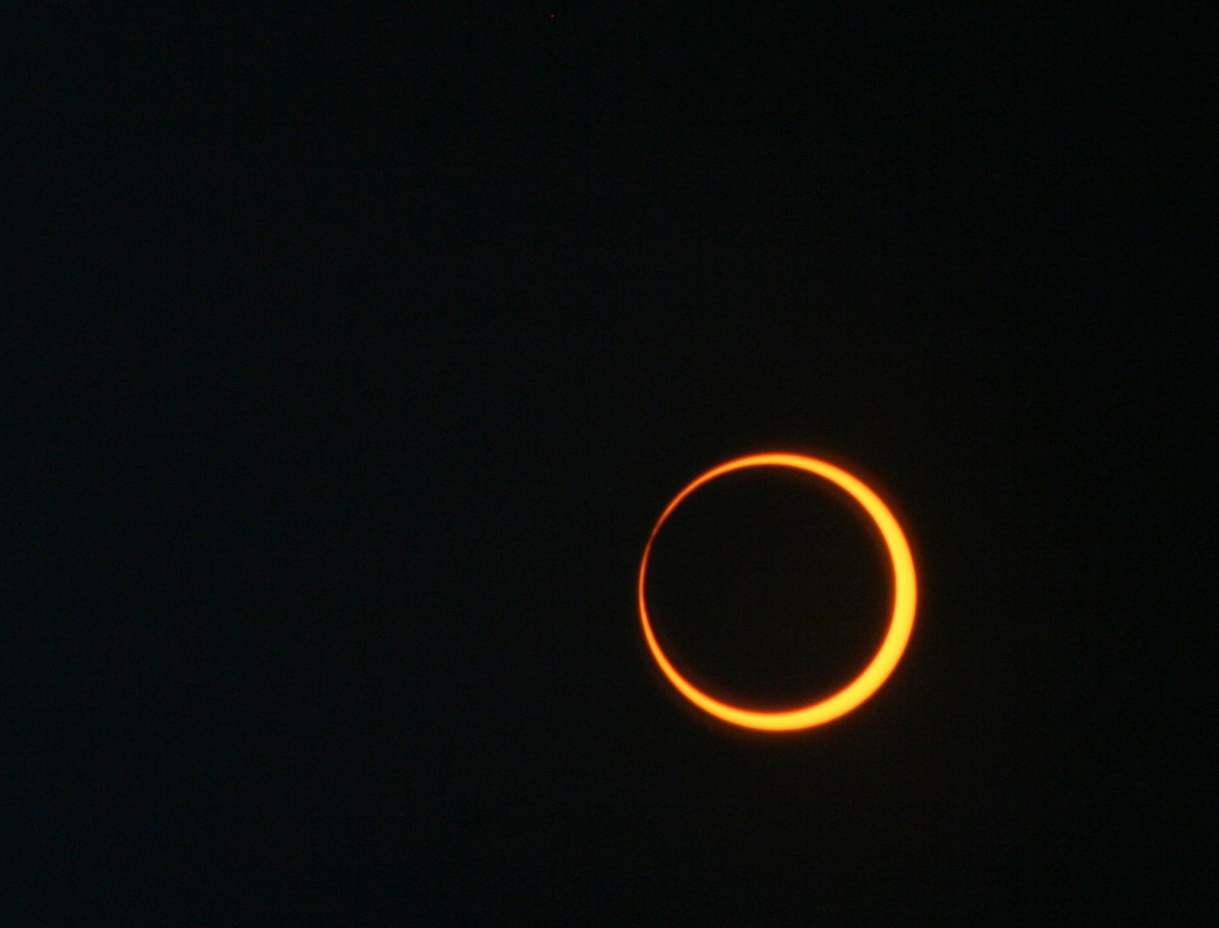 Annular Eclipses: What Causes Them and Do They Matter? - Eclipse Optics