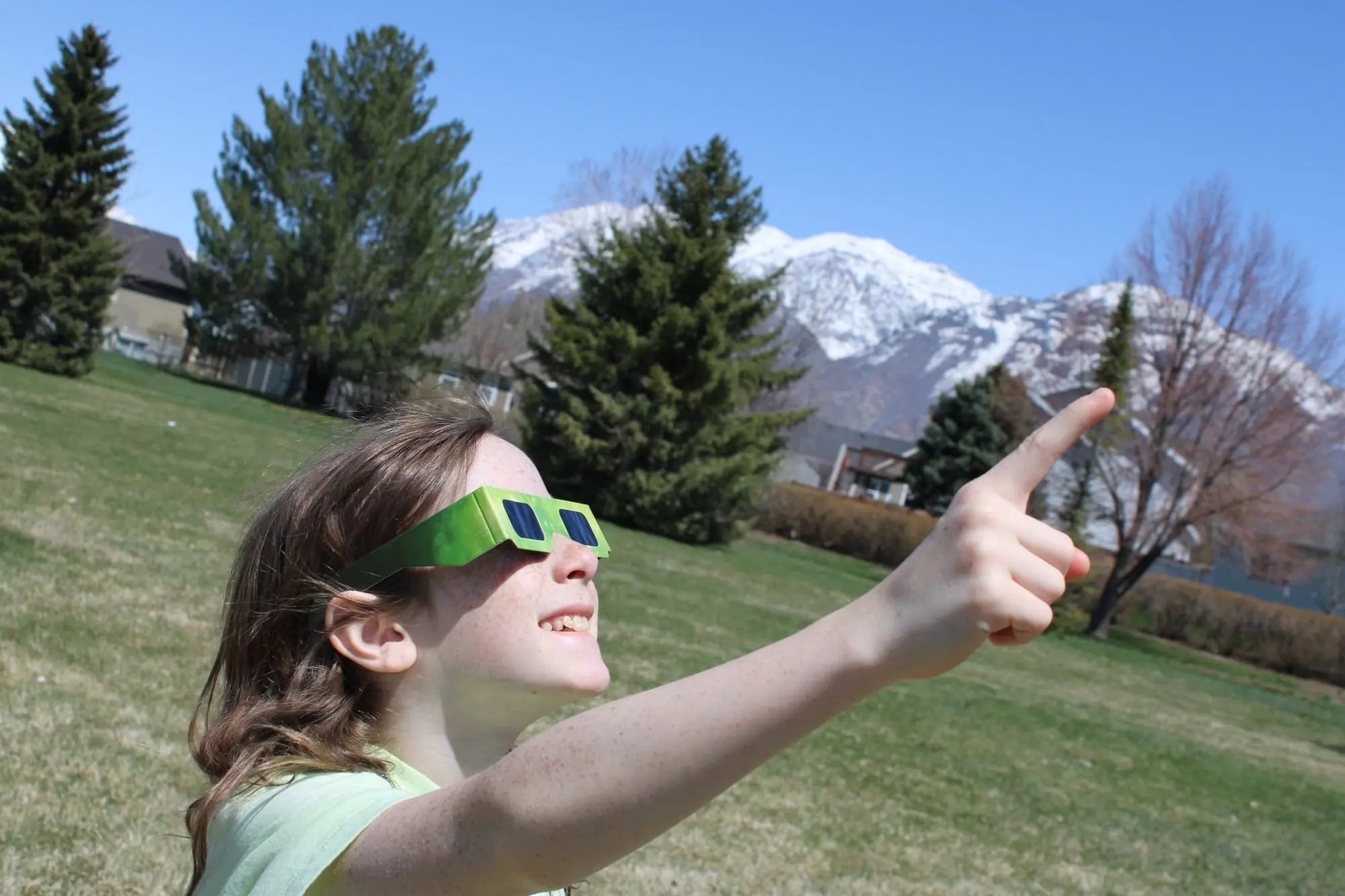 How to Rock Eclipse Glasses for the October Annular Eclipse 🌕🌖🌗🌘 - Eclipse Optics