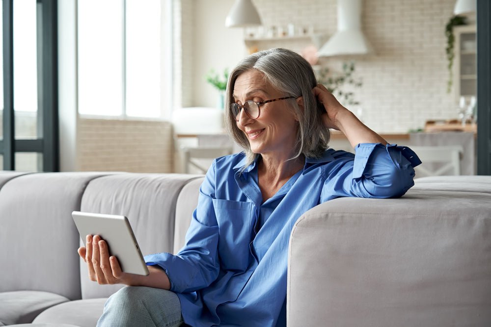 Reading Glasses for Women: Bifocals vs. Progressive Lenses - Understanding the Difference - Eclipse Optics